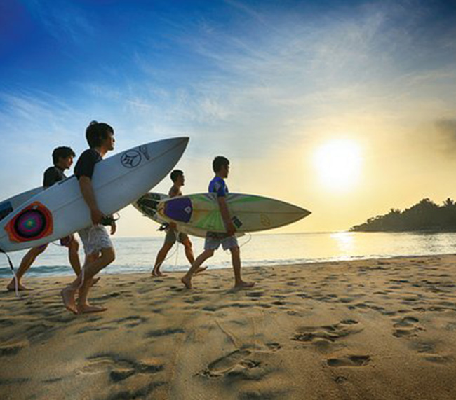 Surfing Arugam Bay