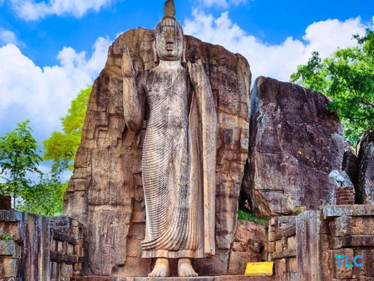 Avukana Buddha statue